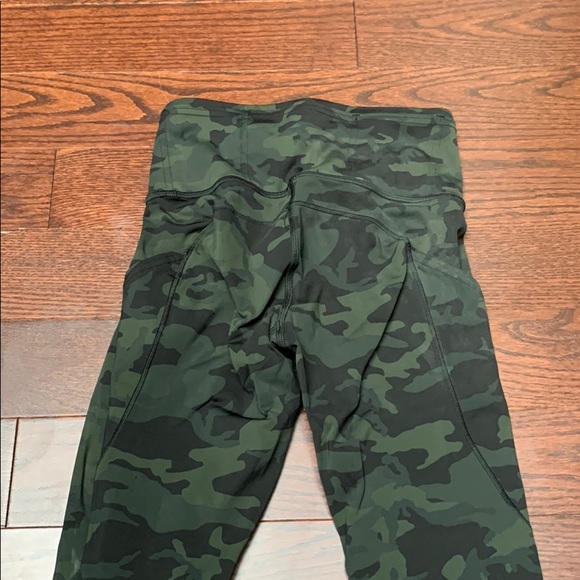 Lululemon Fast and Free Crop W/ Pockets - Picture 2 of 4